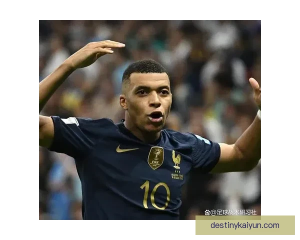 姆巴佩在本赛季左路表现稳健，状态回暖备受关注