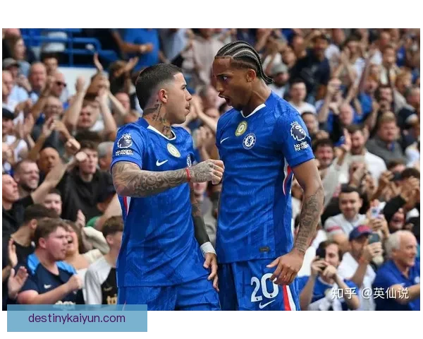 萨卡在英超赛季中表现稳定，逐渐适应联赛高强度竞争。